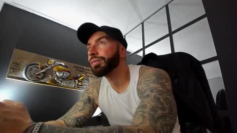 Snapshot of arongrant chatting on February 12, 2025, 9:10 am AronGrant online show from February 12, 2025, 9:10 am