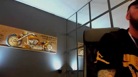 Snapshot of arongrant chatting on September 20, 2025, 8:37 am AronGrant online show from September 20, 2025, 8:37 am