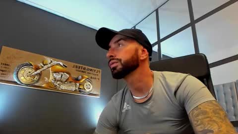 Snapshot of arongrant chatting on October 24, 2025, 9:17 am AronGrant online show from October 24, 2025, 9:17 am