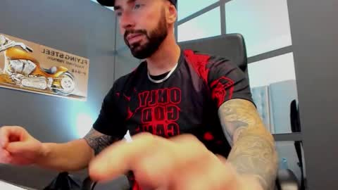 Snapshot of arongrant chatting on October 26, 2025, 10:32 am AronGrant online show from October 26, 2025, 10:32 am