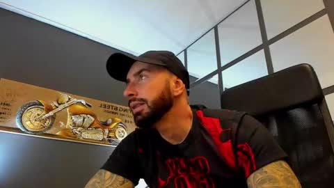 Snapshot of arongrant chatting on October 27, 2025, 10:30 am AronGrant online show from October 27, 2025, 10:30 am