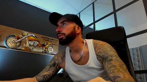 Snapshot of arongrant chatting on October 29, 2025, 9:33 am AronGrant online show from October 29, 2025, 9:33 am