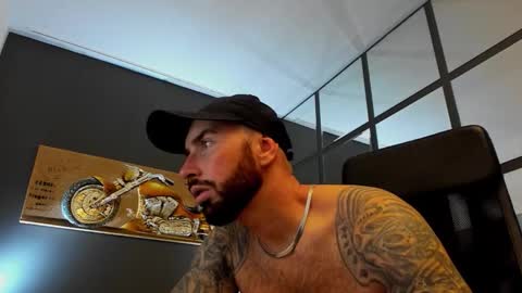 Snapshot of arongrant chatting on October 31, 2025, 10:49 am AronGrant online show from October 31, 2025, 10:49 am