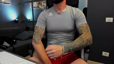 Snapshot of arongrant chatting on November 1, 2025, 11:12 am AronGrant online show from November 1, 2025, 11:12 am