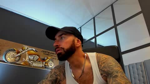 Snapshot of arongrant chatting on November 5, 2025, 10:15 am AronGrant online show from November 5, 2025, 10:15 am