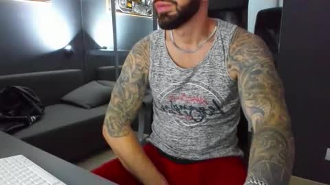 Snapshot of arongrant chatting on November 7, 2025, 10:37 am AronGrant online show from November 7, 2025, 10:37 am