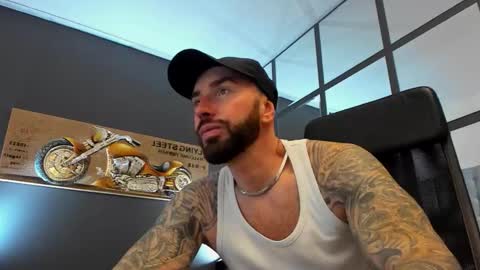 Snapshot of arongrant chatting on November 11, 2025, 10:37 am AronGrant online show from November 11, 2025, 10:37 am