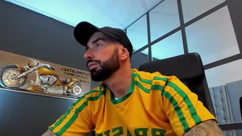 Snapshot of arongrant chatting on November 12, 2025, 12:16 pm AronGrant online show from November 12, 2025, 12:16 pm