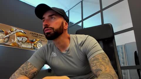 Snapshot of arongrant chatting on November 16, 2025, 10:10 am AronGrant online show from November 16, 2025, 10:10 am