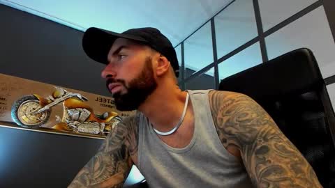 Snapshot of arongrant chatting on November 20, 2025, 9:53 am AronGrant online show from November 20, 2025, 9:53 am