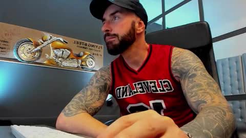 Snapshot of arongrant chatting on November 23, 2025, 11:21 am AronGrant online show from November 23, 2025, 11:21 am