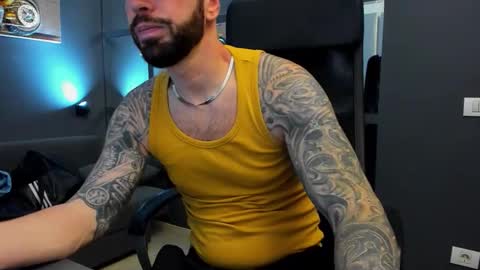 Snapshot of arongrant chatting on November 28, 2025, 10:18 am AronGrant online show from November 28, 2025, 10:18 am