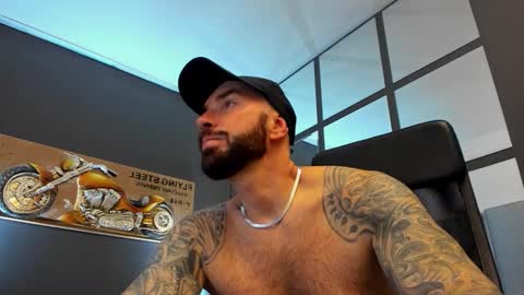 Snapshot of arongrant chatting on November 29, 2025, 10:18 am AronGrant online show from November 29, 2025, 10:18 am