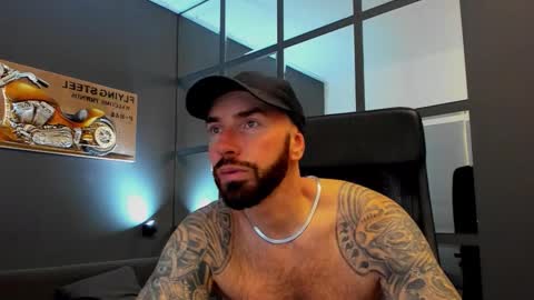 Snapshot of arongrant chatting on December 2, 2025, 10:31 am AronGrant online show from December 2, 2025, 10:31 am