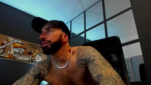 Snapshot of arongrant chatting on December 3, 2025, 10:13 am AronGrant online show from December 3, 2025, 10:13 am