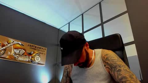 Snapshot of arongrant chatting on December 4, 2025, 10:57 am AronGrant online show from December 4, 2025, 10:57 am