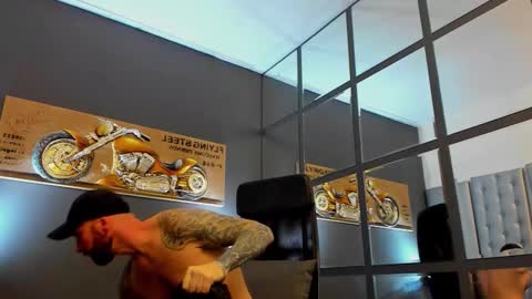 Snapshot of arongrant chatting on December 15, 2025, 11:47 am AronGrant online show from December 15, 2025, 11:47 am