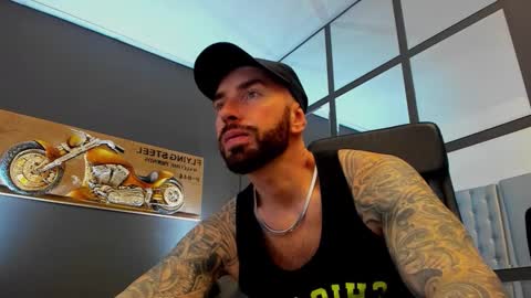 Snapshot of arongrant chatting on December 16, 2025, 10:31 am AronGrant online show from December 16, 2025, 10:31 am