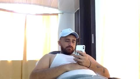 Snapshot of aronmiller404 chatting on March 5, 2026, 6:15 pm aronmiller online show from March 5, 2026, 6:15 pm