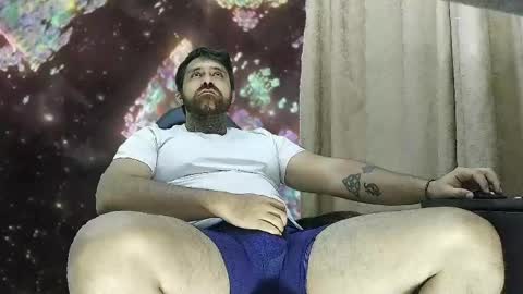 Snapshot of aronmiller404 chatting on May 19, 2026, 10:32 am aronmiller online show from May 19, 2026, 10:32 am