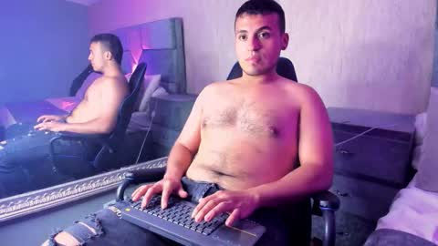 Snapshot of aronolsen chatting on February 20, 2026, 8:20 pm AronOlsen online show from February 20, 2026, 8:20 pm