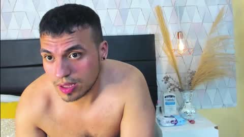 Snapshot of aronolsen chatting on February 27, 2026, 11:27 pm AronOlsen online show from February 27, 2026, 11:27 pm