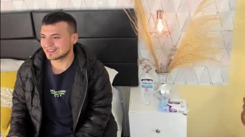 Snapshot of aronolsen chatting on February 28, 2026, 12:06 pm AronOlsen online show from February 28, 2026, 12:06 pm