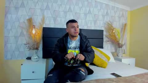 Snapshot of aronolsen chatting on March 8, 2026, 12:31 pm AronOlsen online show from March 8, 2026, 12:31 pm