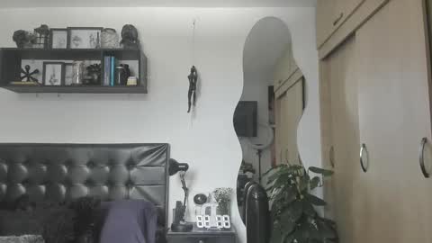 ARON  Independent model  online show from October 7, 2025, 4:48 pm