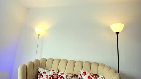   online show from December 4, 2025, 7:55 pm