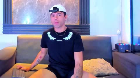 Snapshot of aroon_sexx21 chatting on November 27, 2025, 11:56 am Aroon online show from November 27, 2025, 11:56 am