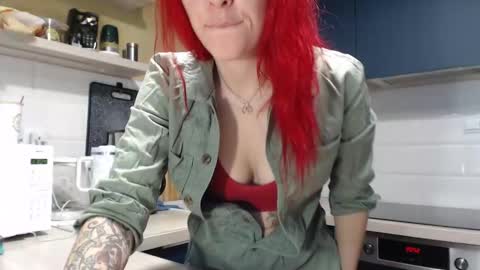 Snapshot of arri_ella chatting on December 3, 2025, 11:58 pm arri_ella online show from December 3, 2025, 11:58 pm