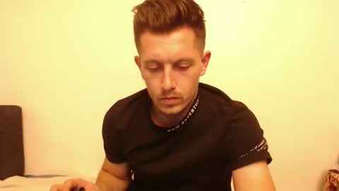 arromwilliam90 online show from December 6, 2024, 3:55 pm