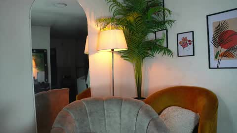 Snapshot of artechloe chatting on February 20, 2025, 10:48 pm Chloe online show from February 20, 2025, 10:48 pm