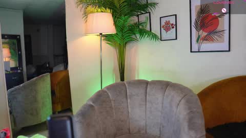 Snapshot of artechloe chatting on March 9, 2025, 7:59 pm Chloe online show from March 9, 2025, 7:59 pm