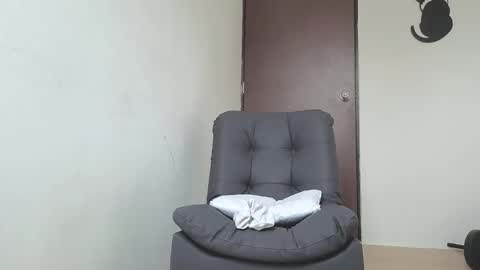   online show from November 24, 2025, 12:38 pm