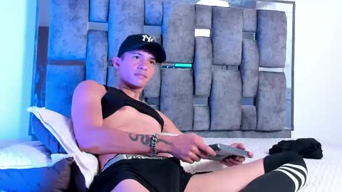 Snapshot of artemis_blue chatting on May 15, 2026, 3:52 pm artemis_blue online show from May 15, 2026, 3:52 pm