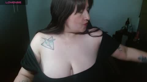 Snapshot of artemisa_bbloom chatting on September 28, 2025, 9:09 pm Christy. online show from September 28, 2025, 9:09 pm