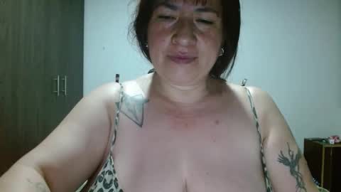 Snapshot of artemisa_bbloom chatting on December 15, 2025, 10:52 am Christy. online show from December 15, 2025, 10:52 am