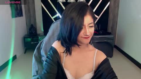 Snapshot of artemisa_ch1 chatting on November 19, 2025, 4:01 am ARTEMISA online show from November 19, 2025, 4:01 am