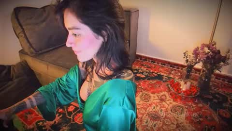 Linda  independent model artgeea online show from December 1, 2025, 2:05 am