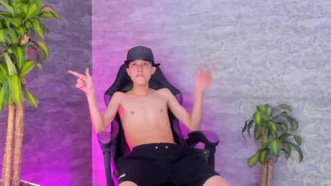 arthurcox_ online show from September 14, 2025, 6:40 pm