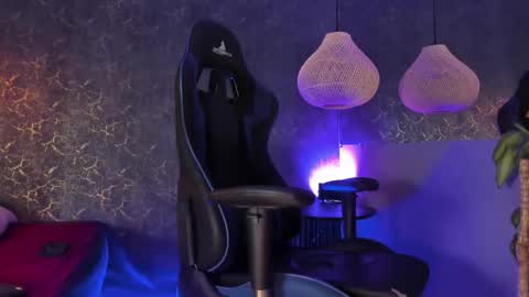 arthurcox_ online show from November 15, 2025, 5:42 pm