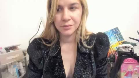 MIA online show from October 21, 2025, 8:53 pm