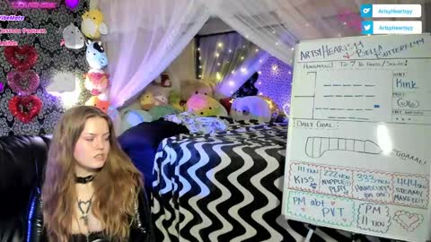 Snapshot of artsyheartsyy chatting on February 1, 2025, 2:26 am ArtsyHeartsyy online show from February 1, 2025, 2:26 am