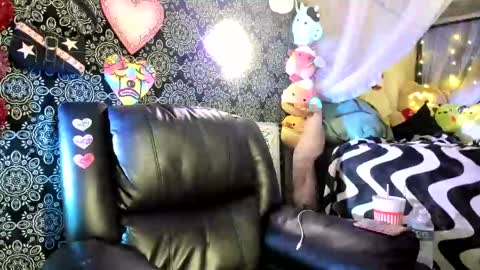 Snapshot of artsyheartsyy chatting on February 25, 2025, 12:58 am ArtsyHeartsyy online show from February 25, 2025, 12:58 am