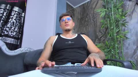 Snapshot of arturfrostt chatting on December 5, 2025, 11:19 am Artur online show from December 5, 2025, 11:19 am