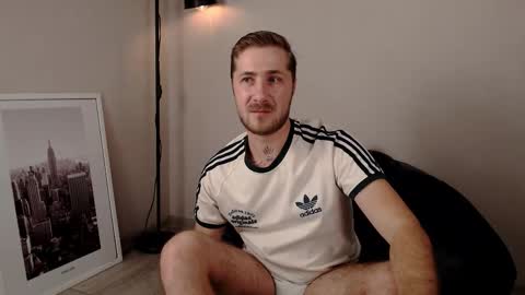 Snapshot of arturswan chatting on December 14, 2025, 7:58 am Artur Swan online show from December 14, 2025, 7:58 am