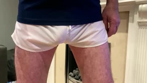 Snapshot of artybee chatting on November 9, 2025, 7:23 pm artybee online show from November 9, 2025, 7:23 pm