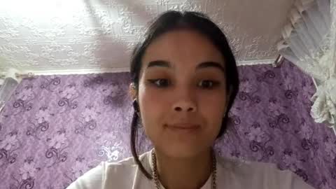 Snapshot of arvillahamner chatting on December 5, 2025, 7:10 pm Amina online show from December 5, 2025, 7:10 pm